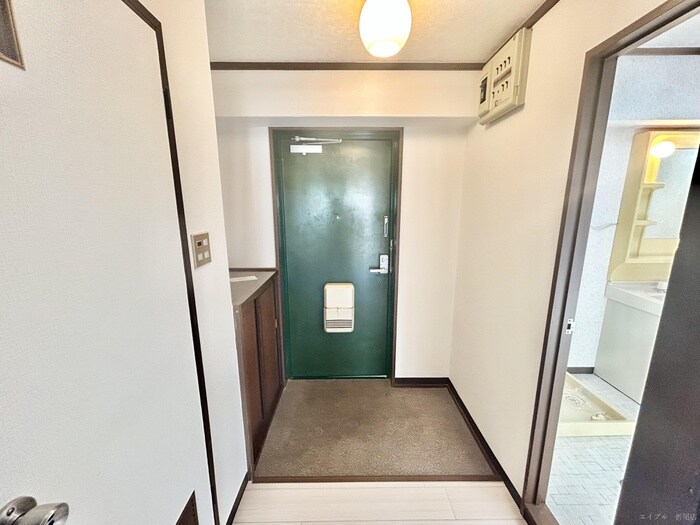 物件内観写真11　(玄関)