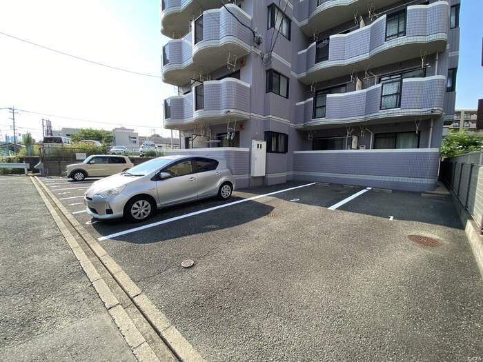 物件外観写真4　(駐車場)