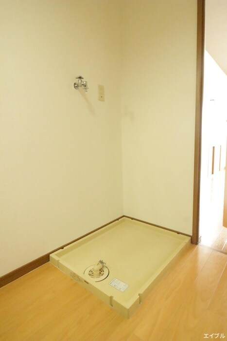 物件内観写真14　(洗濯機置場)