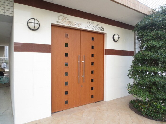 物件外観写真3　(エントランス部分)