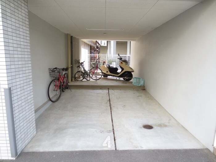 物件外観写真4　(駐車場)