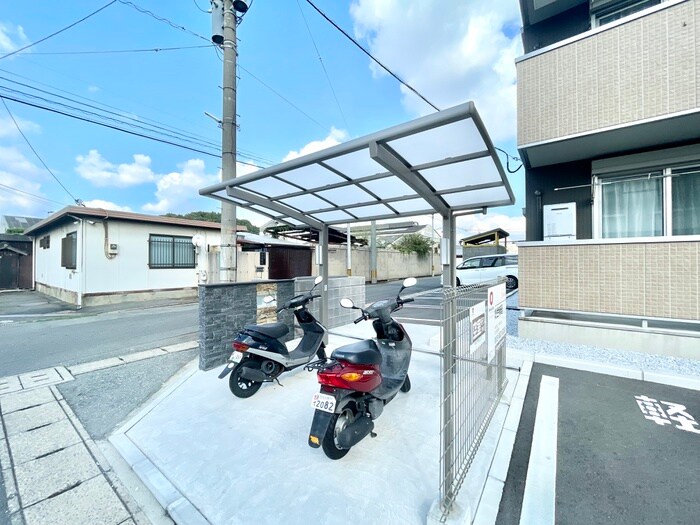 物件外観写真3　(駐輪場)