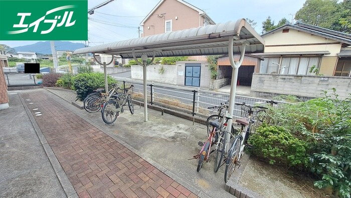 物件外観写真3　(駐輪場)