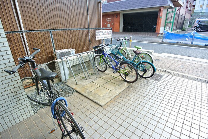 物件外観写真2　(駐輪場)
