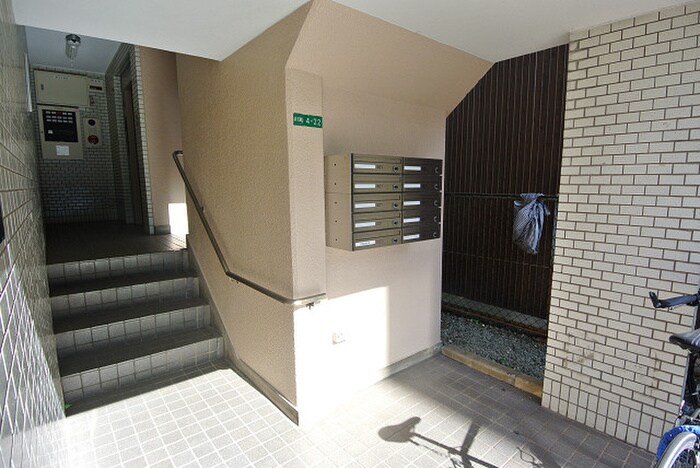 物件外観写真3　(エントランス部分)