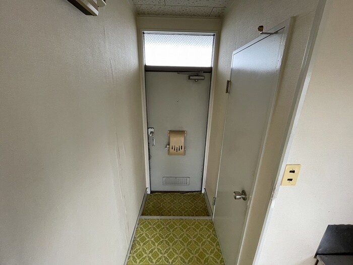 物件内観写真8　(玄関)
