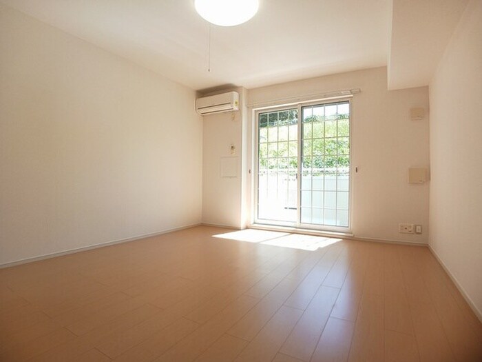 物件内観写真5　(居室)