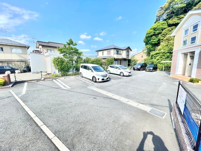 物件外観写真3　(駐車場)