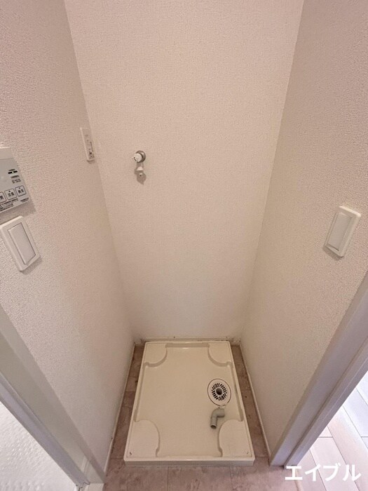 物件内観写真12　(洗濯機置場)