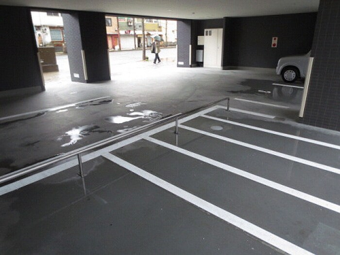 物件外観写真4　(駐車場)