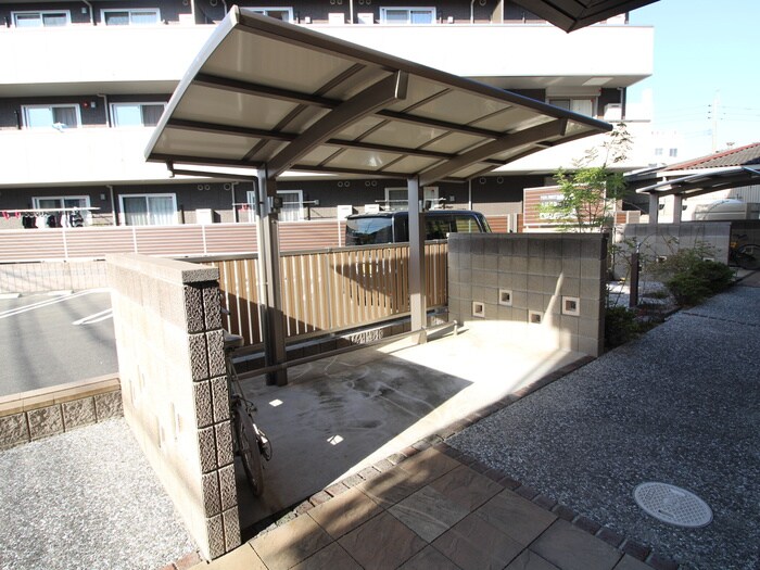 物件外観写真5　(駐輪場)