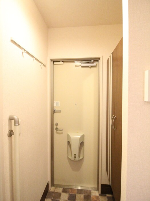 物件内観写真16　(玄関)