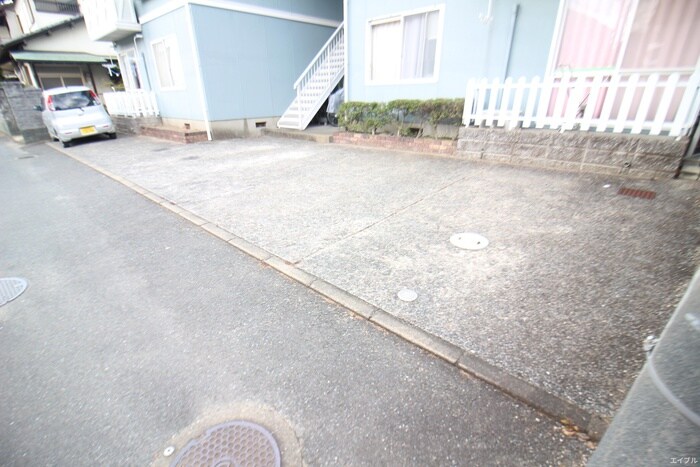 物件外観写真5　(駐車場)