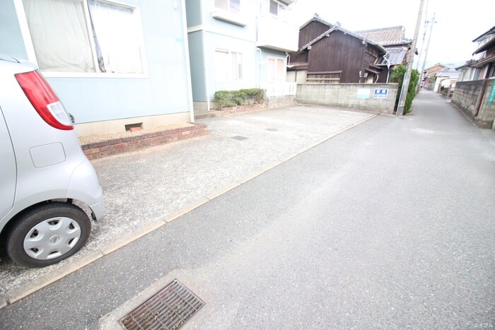 物件外観写真6　(駐車場)
