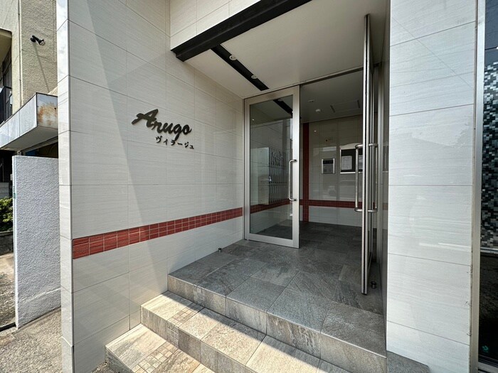 物件外観写真2　(エントランス部分)