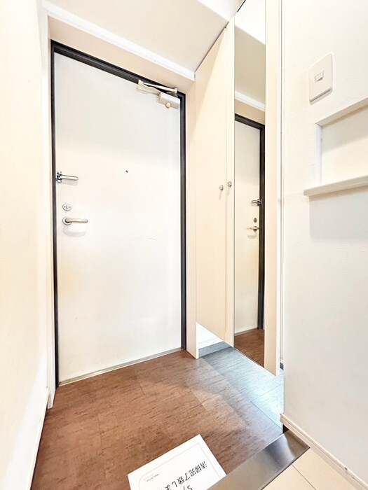 物件内観写真6　(玄関)