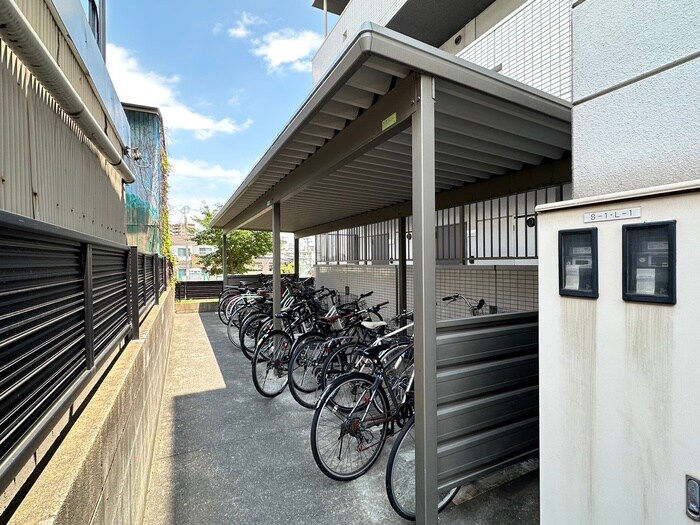 物件外観写真3　(駐輪場)
