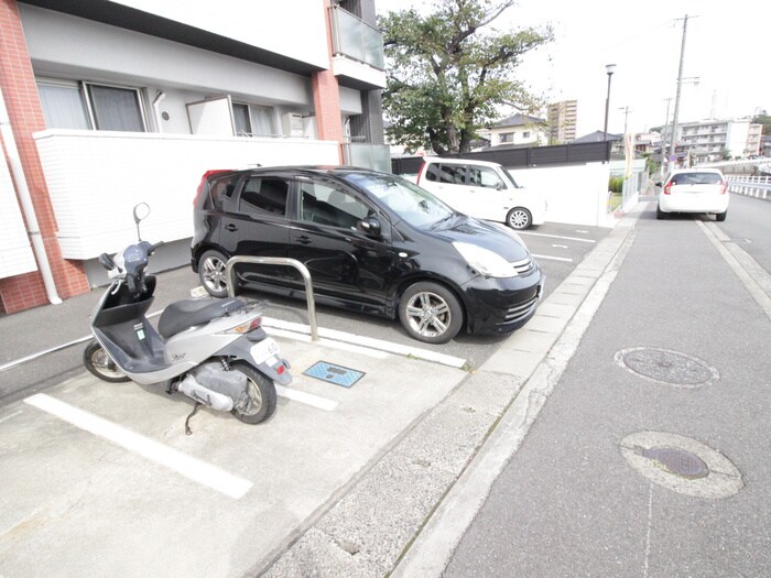 物件外観写真5　(駐車場)