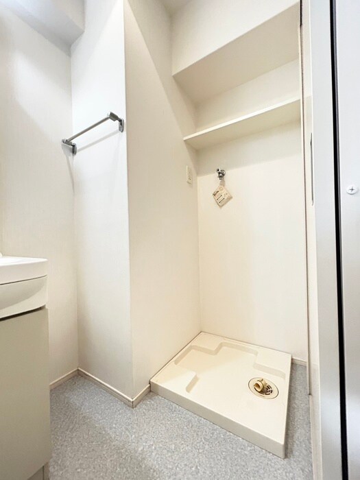 物件内観写真9　(洗濯機置場)