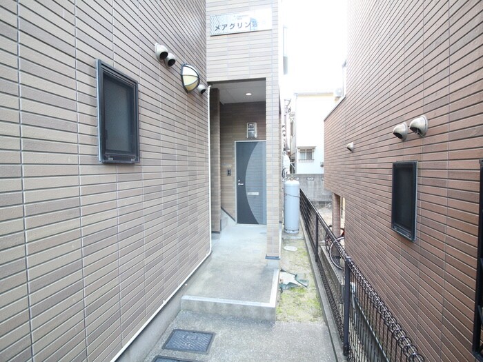 物件外観写真3　(エントランス部分)