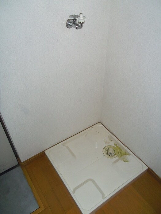 物件内観写真10　(洗濯機置場)