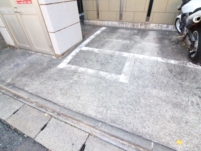 物件外観写真6　(駐輪場)