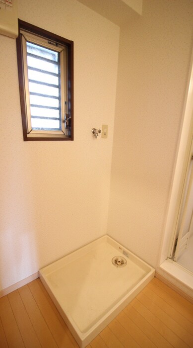 物件内観写真14　(洗濯機置場)