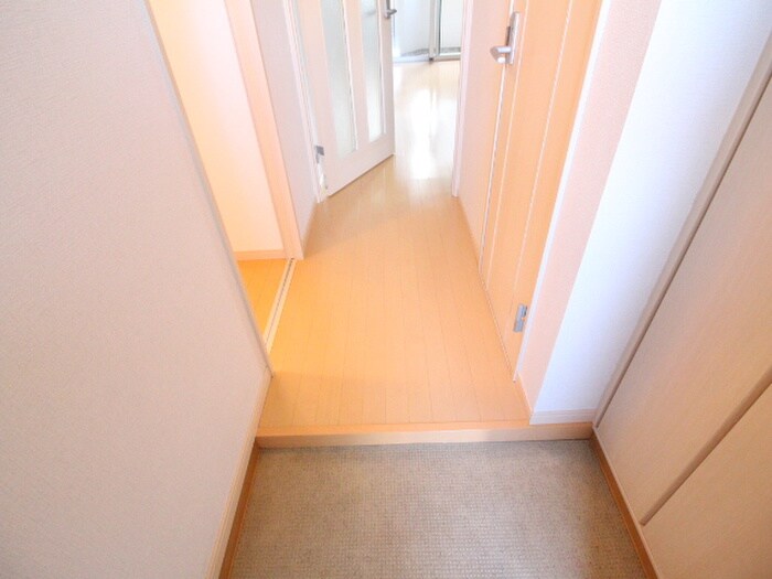 物件内観写真16　(玄関)