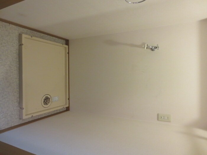 物件内観写真12　(洗濯機置場)