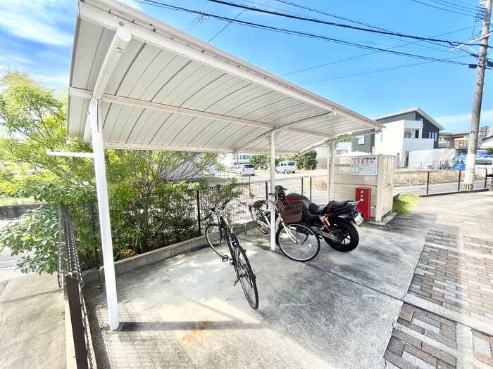 物件外観写真3　(駐輪場)