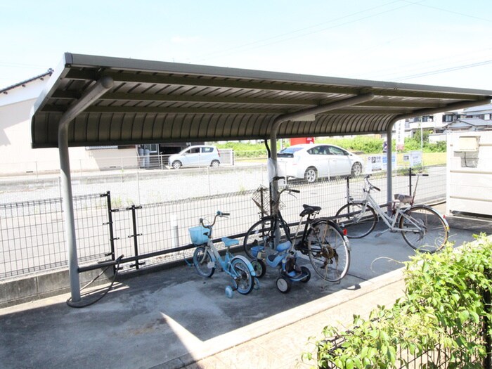 物件外観写真3　(駐輪場)