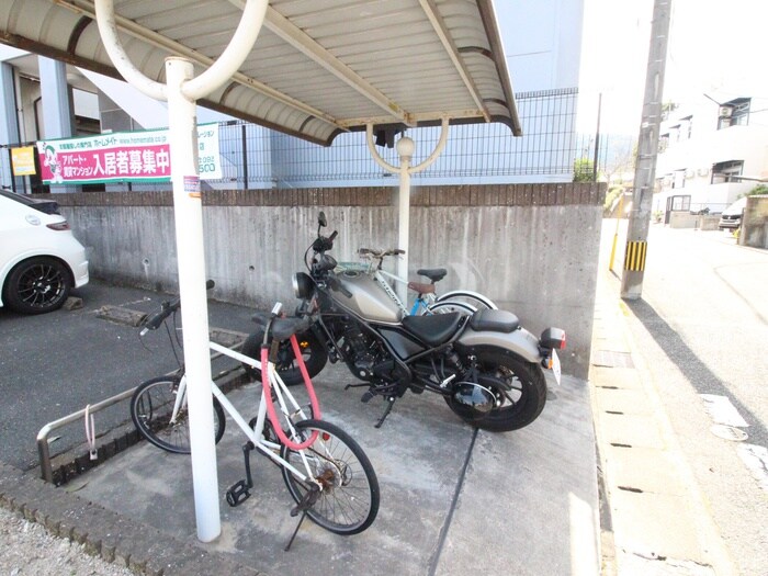 物件外観写真3　(駐輪場)