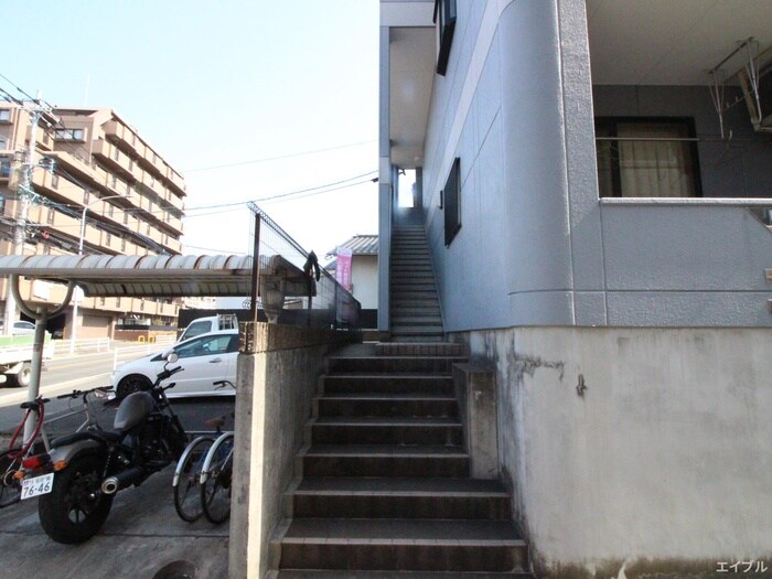 物件外観写真5　(エントランス部分)