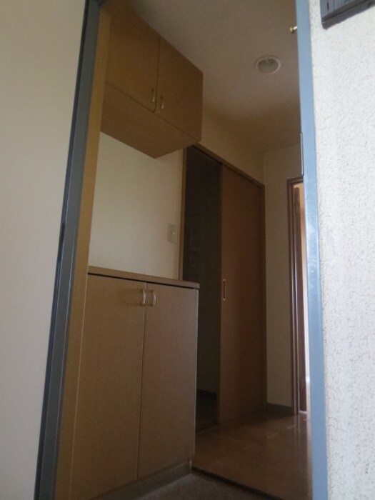 物件内観写真4　(玄関)