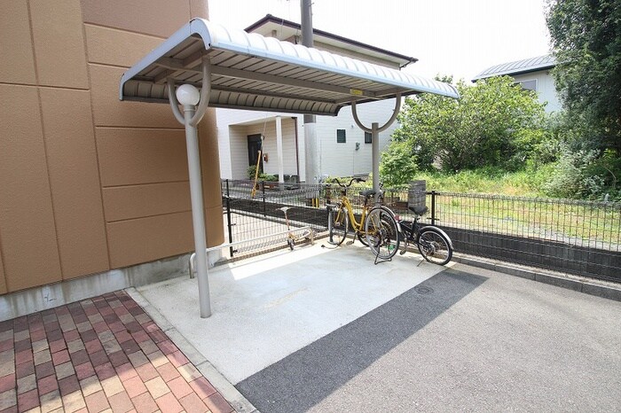 物件外観写真3　(駐輪場)