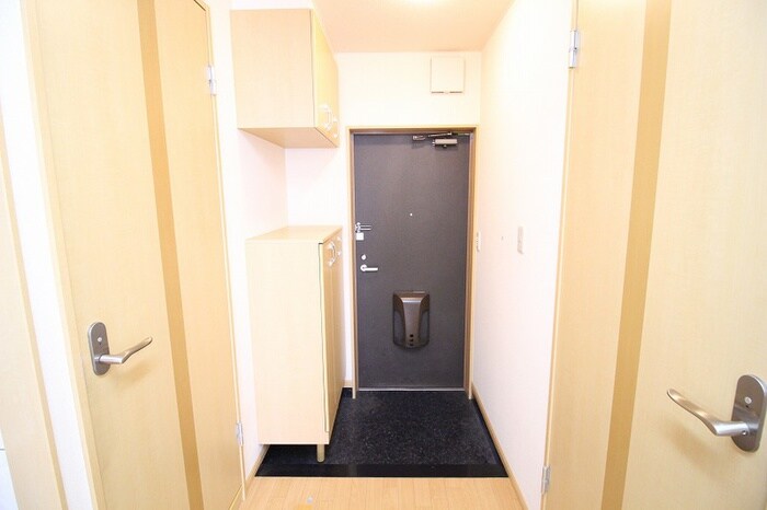 物件内観写真8　(玄関)