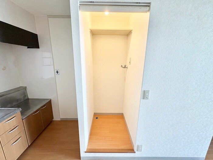 物件内観写真18　(洗濯機置場)