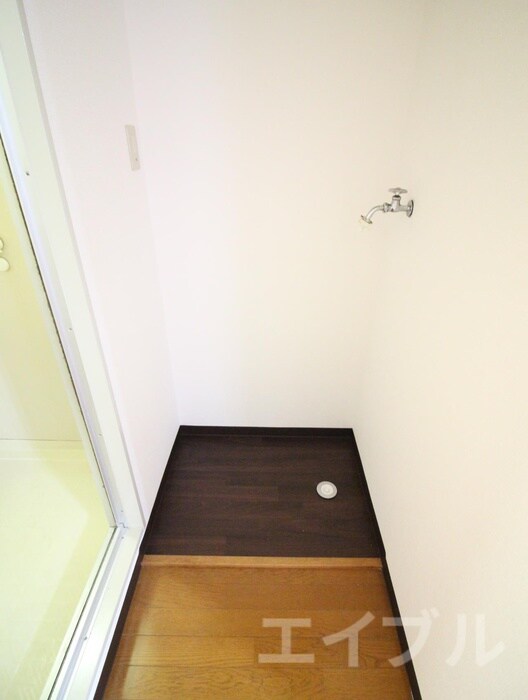 物件内観写真11　(洗濯機置場)