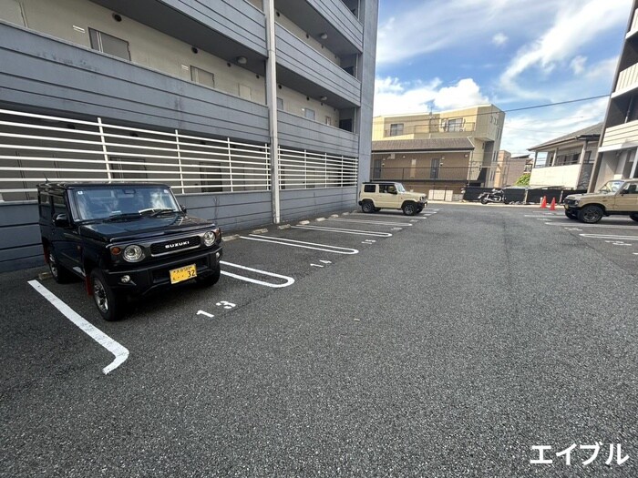 物件外観写真2　(駐車場)