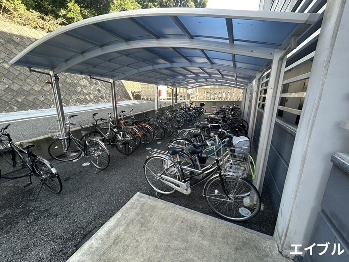 物件外観写真3　(駐輪場)