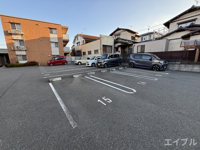 物件外観写真6　(駐車場)