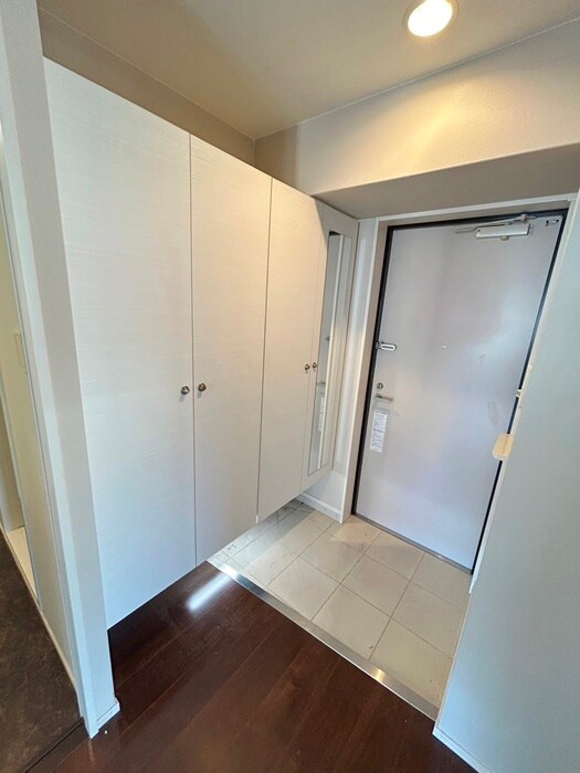 物件内観写真13　(玄関)