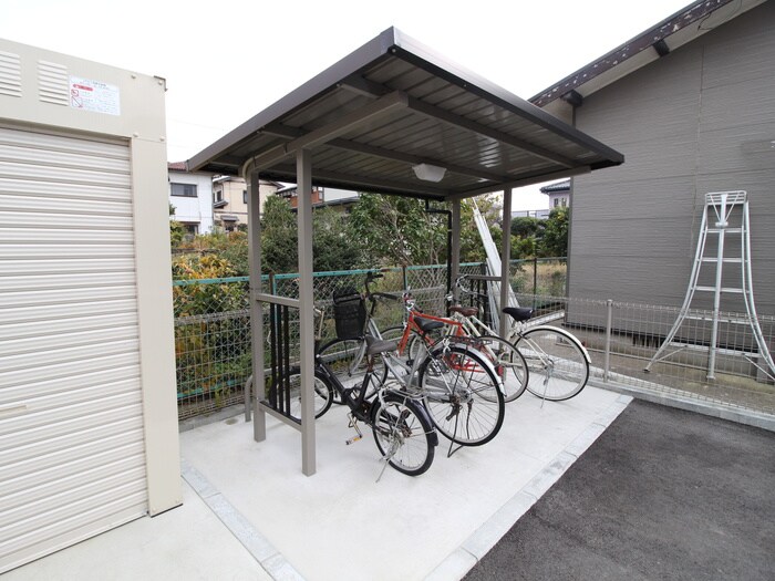 物件外観写真3　(駐輪場)