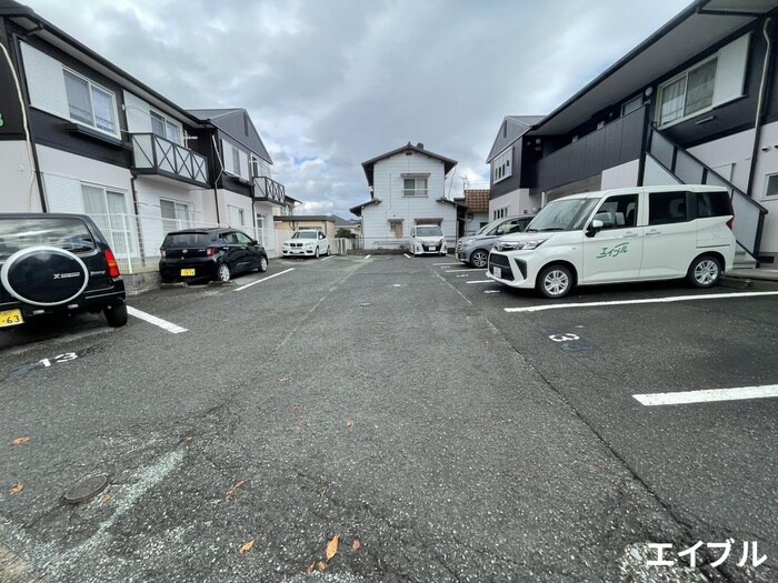 物件外観写真2　(駐車場)
