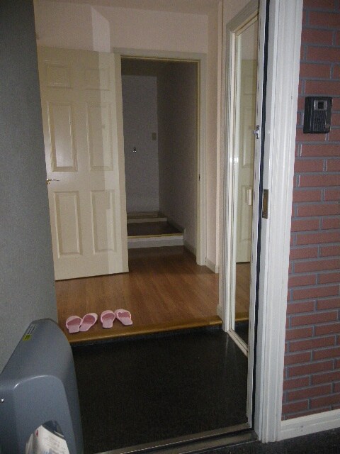 物件内観写真5　(玄関)