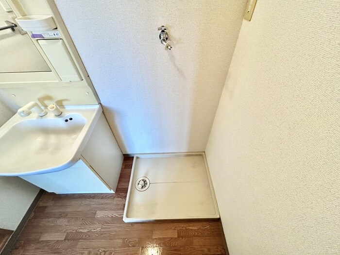 物件内観写真10　(洗濯機置場)