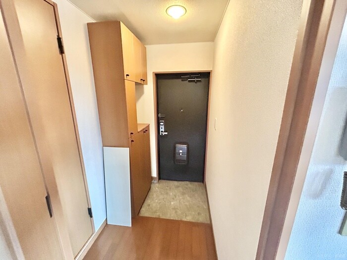 物件内観写真12　(玄関)