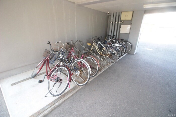 物件外観写真4　(駐輪場)
