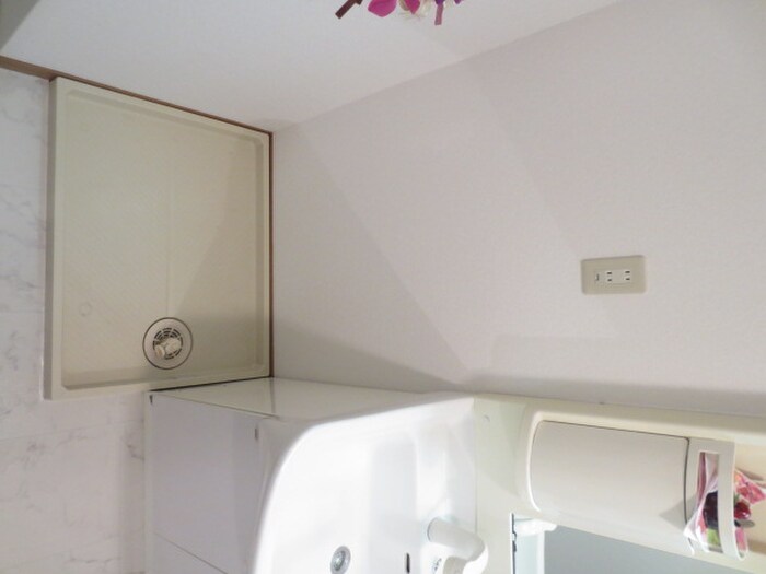 物件内観写真14　(洗濯機置場)