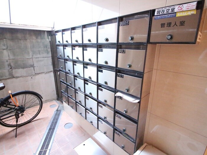 物件外観写真4　(エントランス部分)